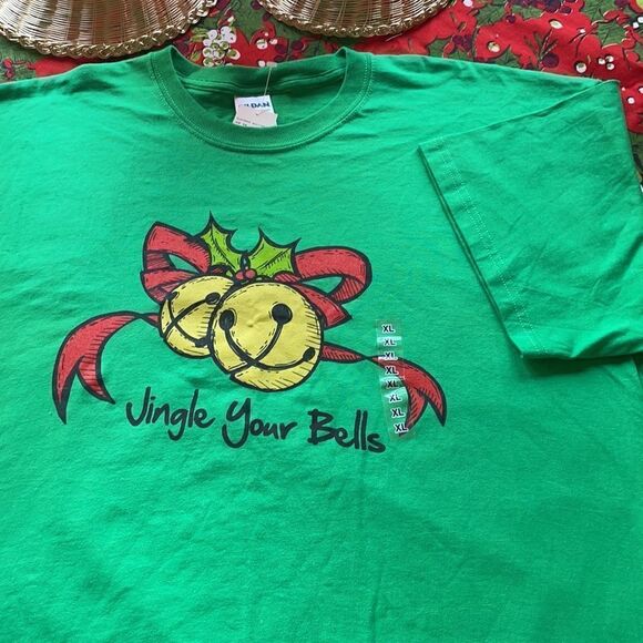 Men’s XL Christmas Green T shirt Jingle Your Bells New - Picture 3 of 3